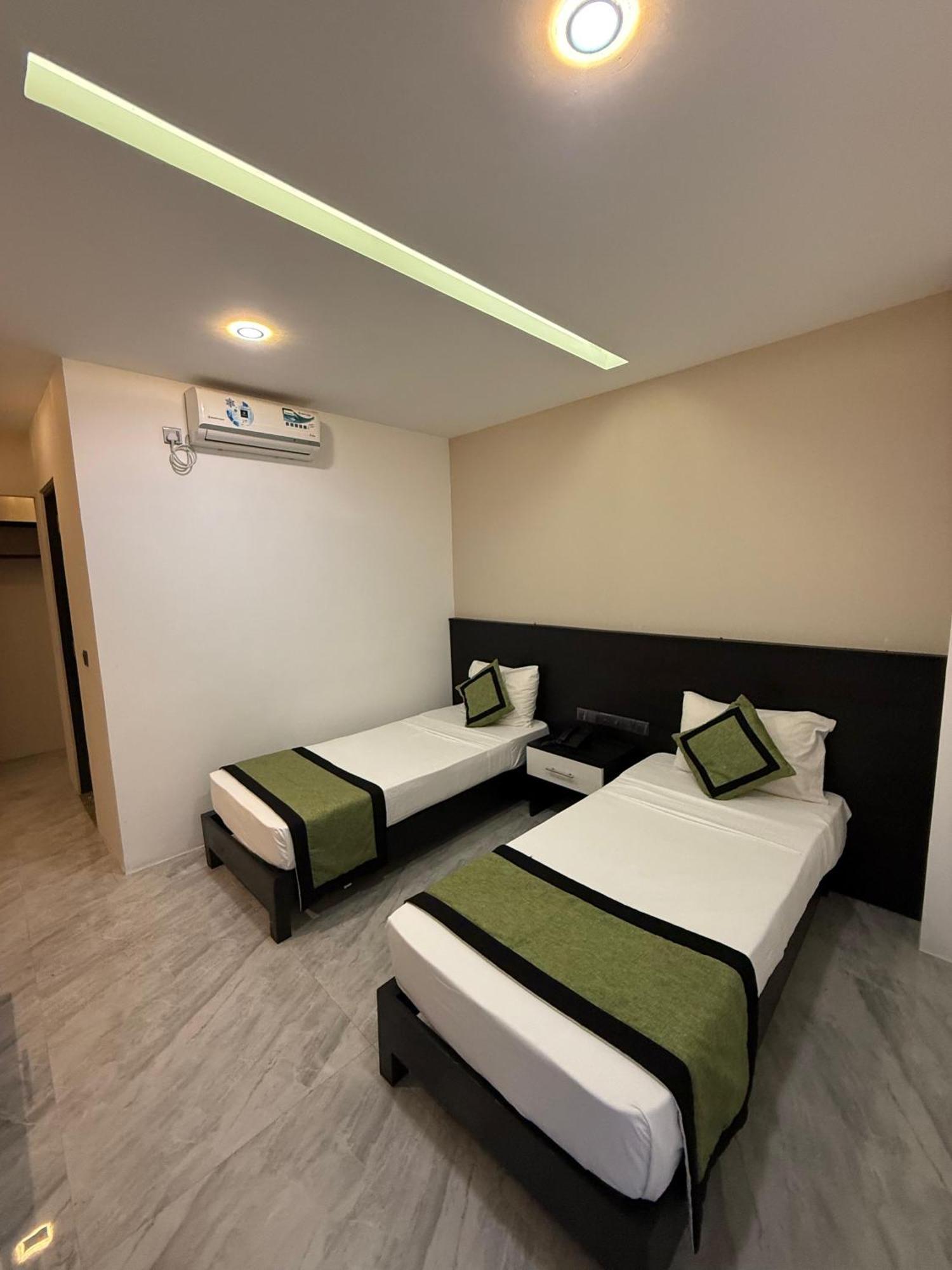 Ruvisha Beach Hotel Negombo Exterior photo