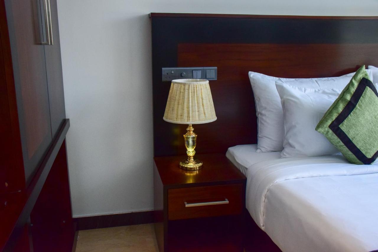 Ruvisha Beach Hotel Negombo Exterior photo