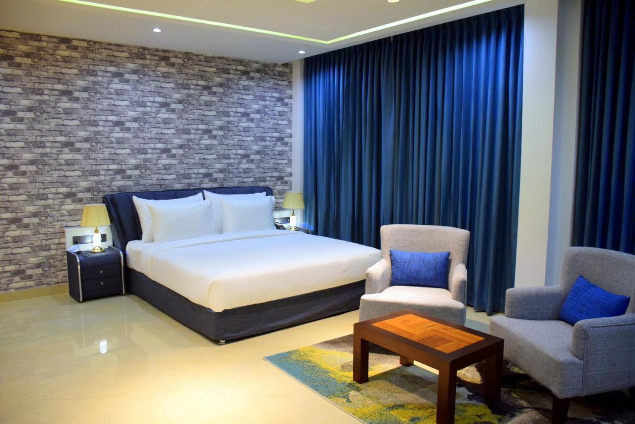 Ruvisha Beach Hotel Negombo Exterior photo