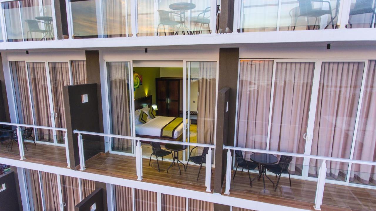 Ruvisha Beach Hotel Negombo Exterior photo