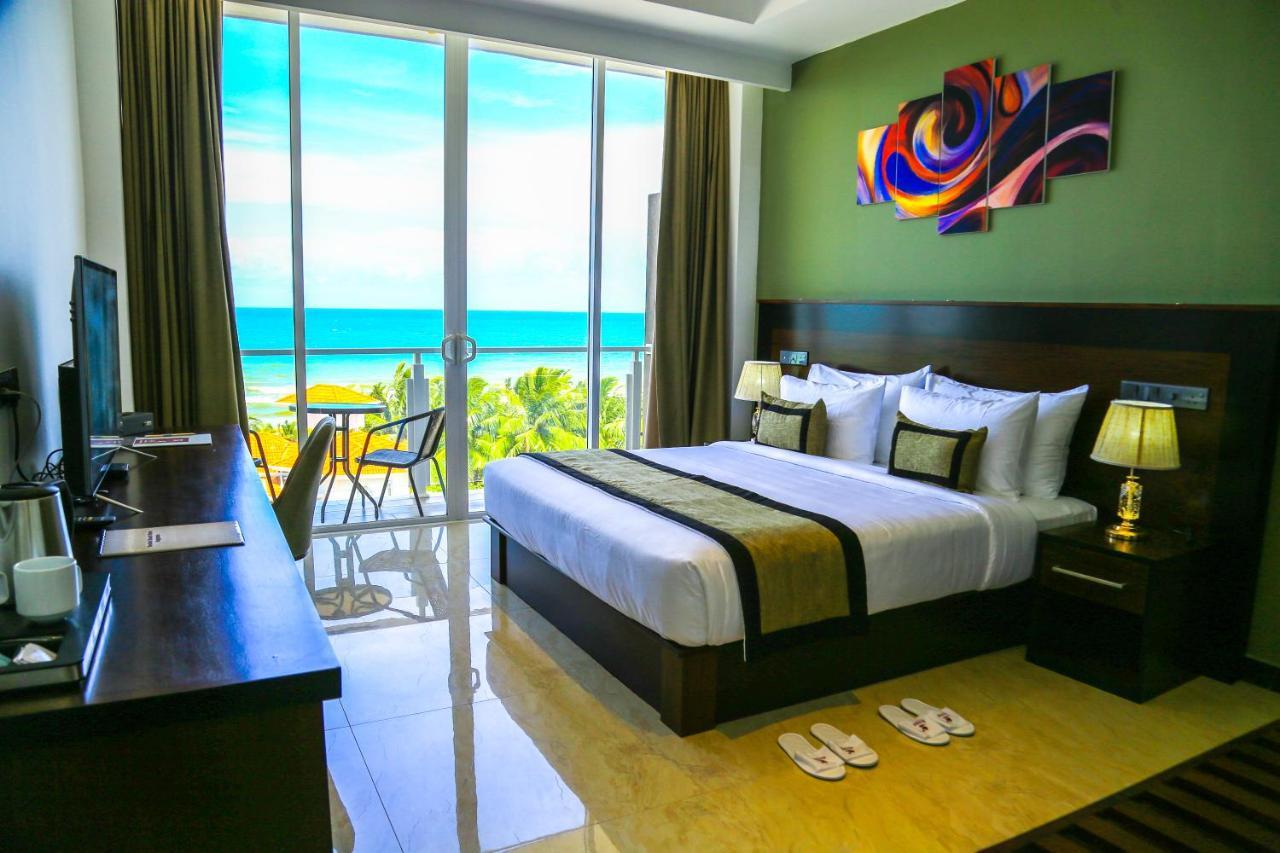 Ruvisha Beach Hotel Negombo Exterior photo