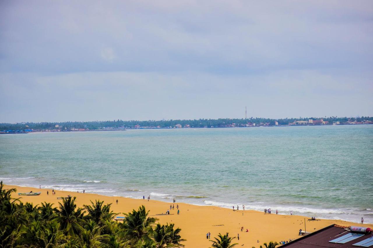 Ruvisha Beach Hotel Negombo Exterior photo